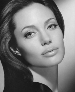 Slaylebrity Angelina Jolie we Salute👮