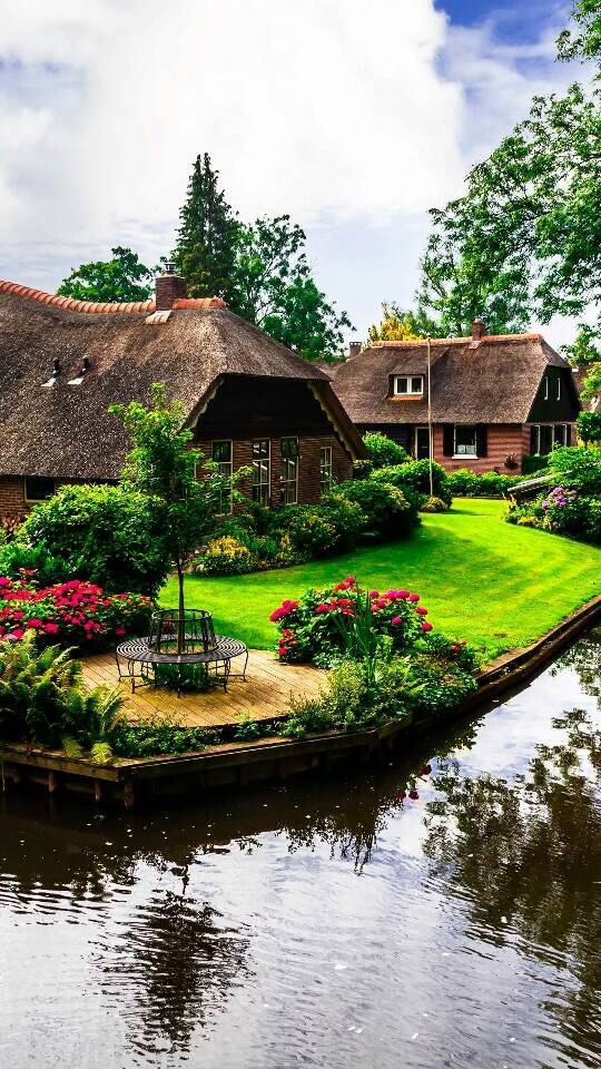 The most beautiful  cottages  Slaylebrity