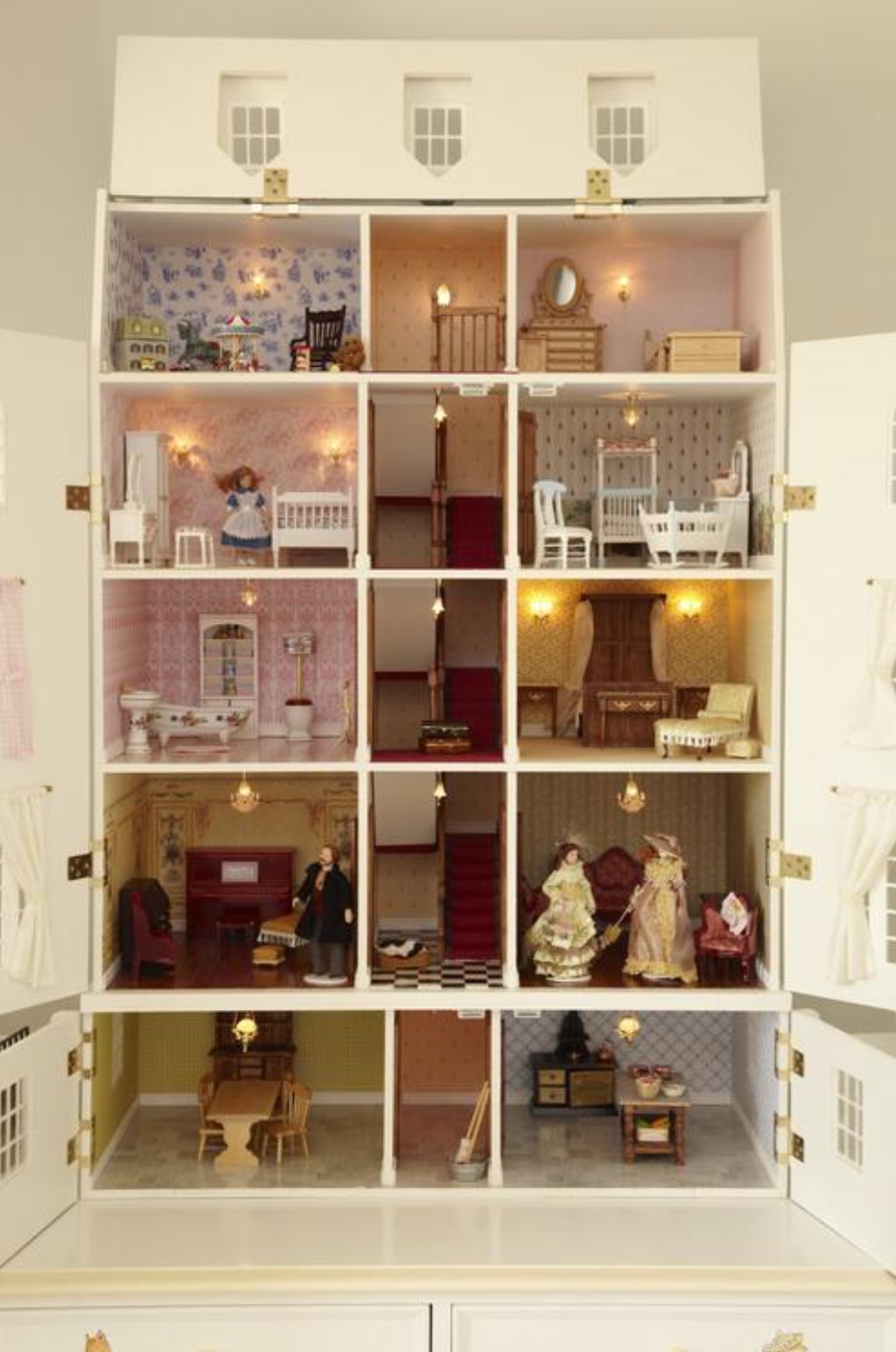 The most luxurious doll houses you’ll ever see