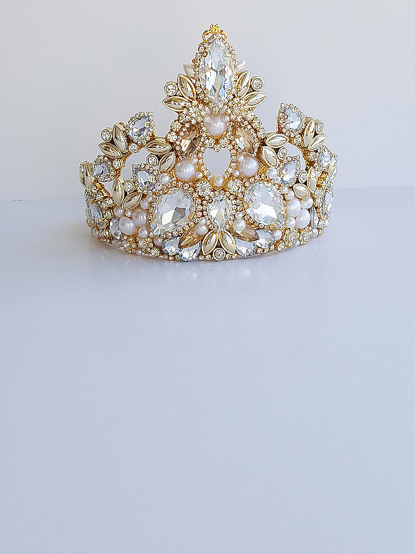Opulent bridal gold crown