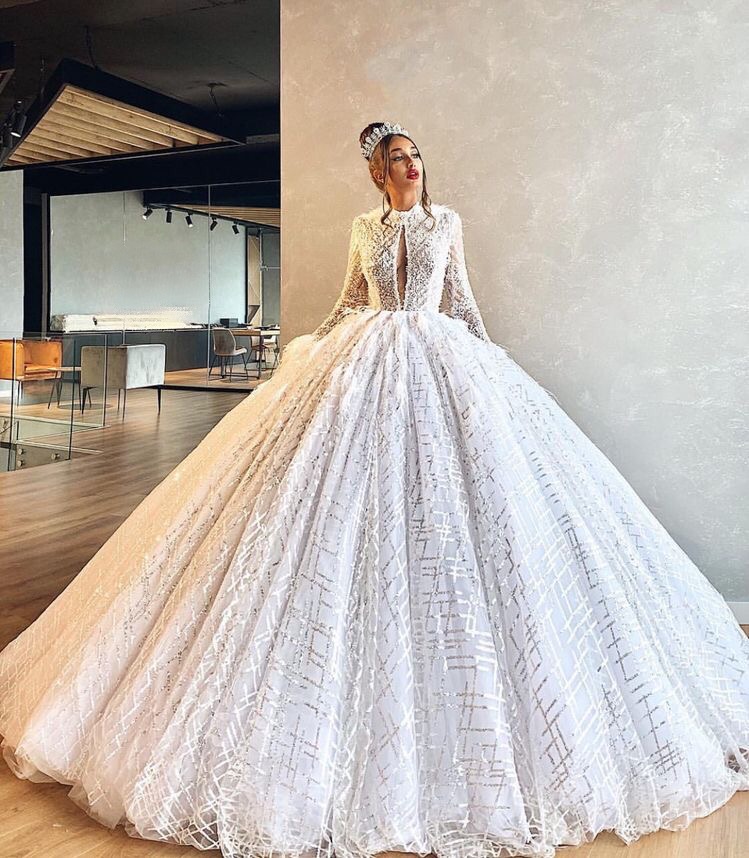 Stunning ball gown wedding dress - Slaylebrity