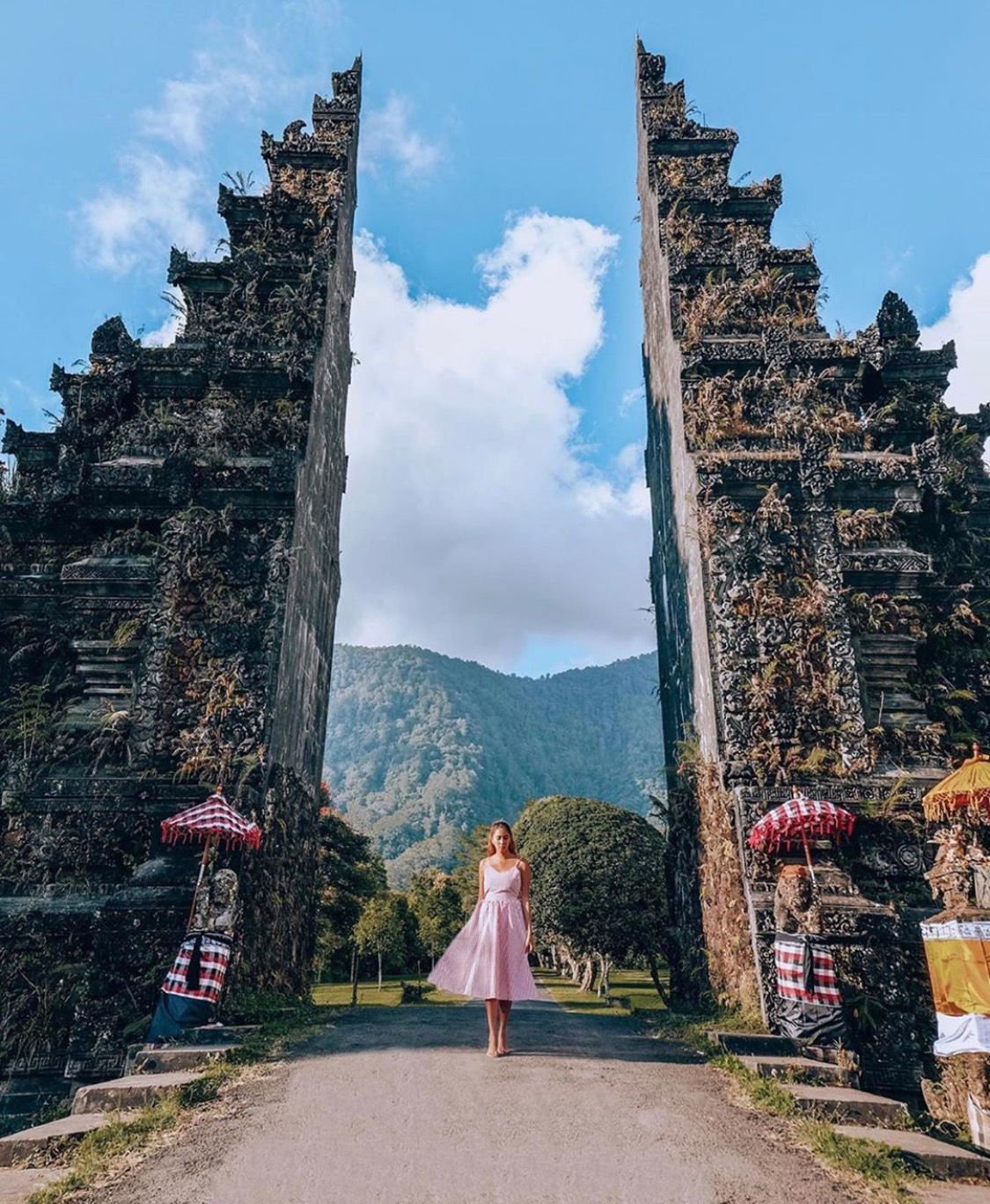 Handara Gate Бали. Врата на Бали. Врата Бали крафика. Самые высокие ворота на Бали.