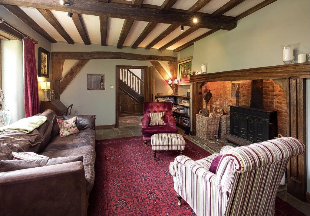 DUNTON, BUCKINGHAMSHIRE, Manor House FOR SALE Slaylebrity