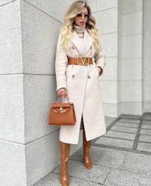 Valentina Safronova in a cream and caramel boss babe fashion look