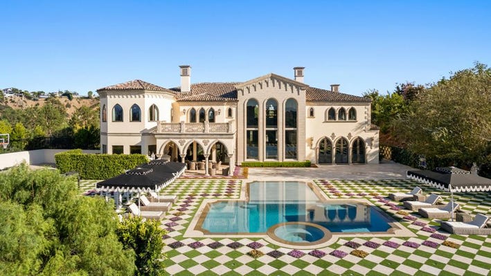 Game of thrones Royal Villa Beverly Hills FOR RENT - Slaylebrity