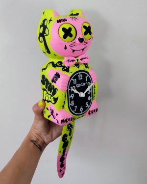Luxe Original neon pop design cat clock art