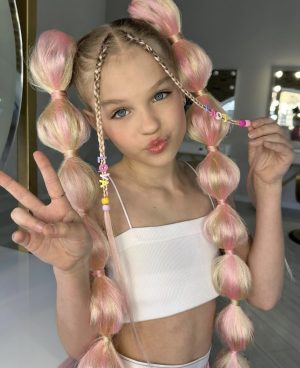The ultimate pink Barbie Goldilocks bambini hair style