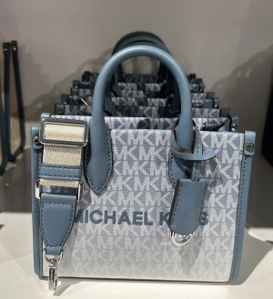 Obsessed with this new trendy Michael Kors luxe bag