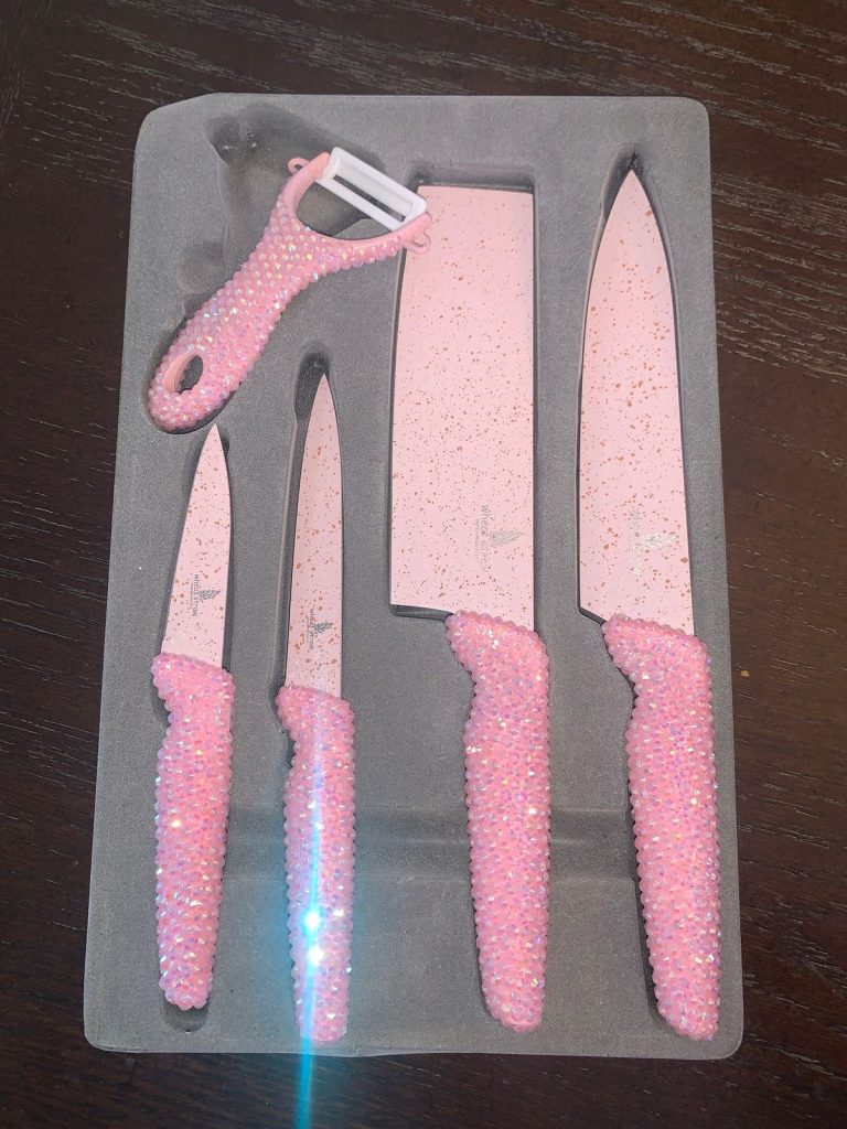 Barbie behaviour super luxe kitchen utensil  set